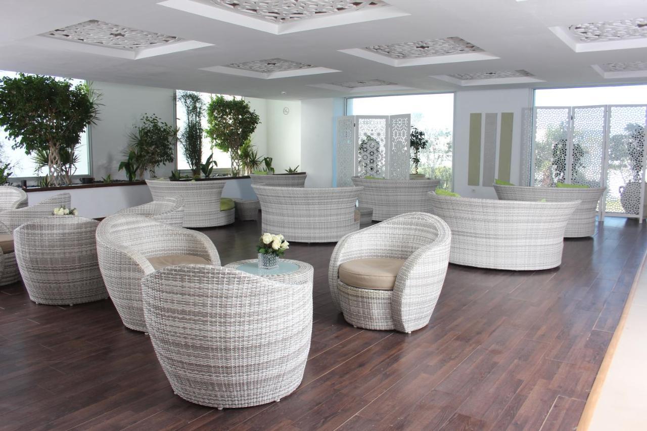 Royal Thalassa Munastır Dış mekan fotoğraf Interior of the airport